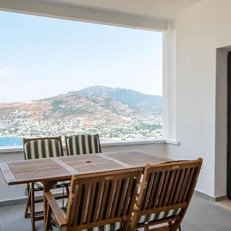 Triplex With Fantastic View In Bodrum וילה *